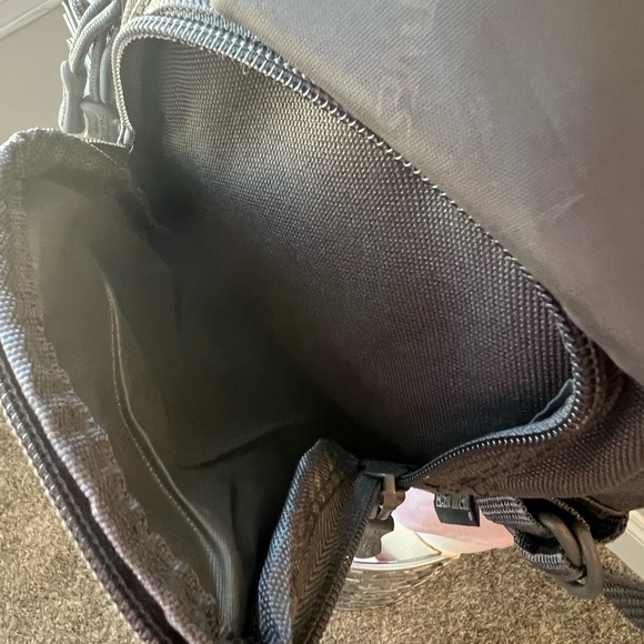 NWT East West Sling Utility Bag. This bag is great for an on the go person. - Picture 5 of 11